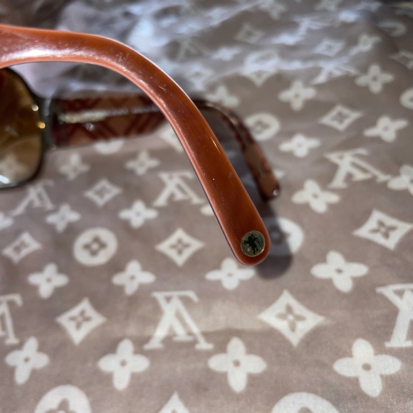 ❤️SOLD❤️ Burberry sunglasses - Picture 4 of 15